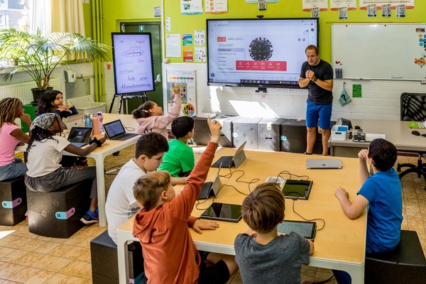 Smart Interactive Boards with i3 technologies