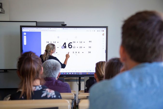 5 Proven Ways Interactive Whiteboards Improve Learning Outcomes