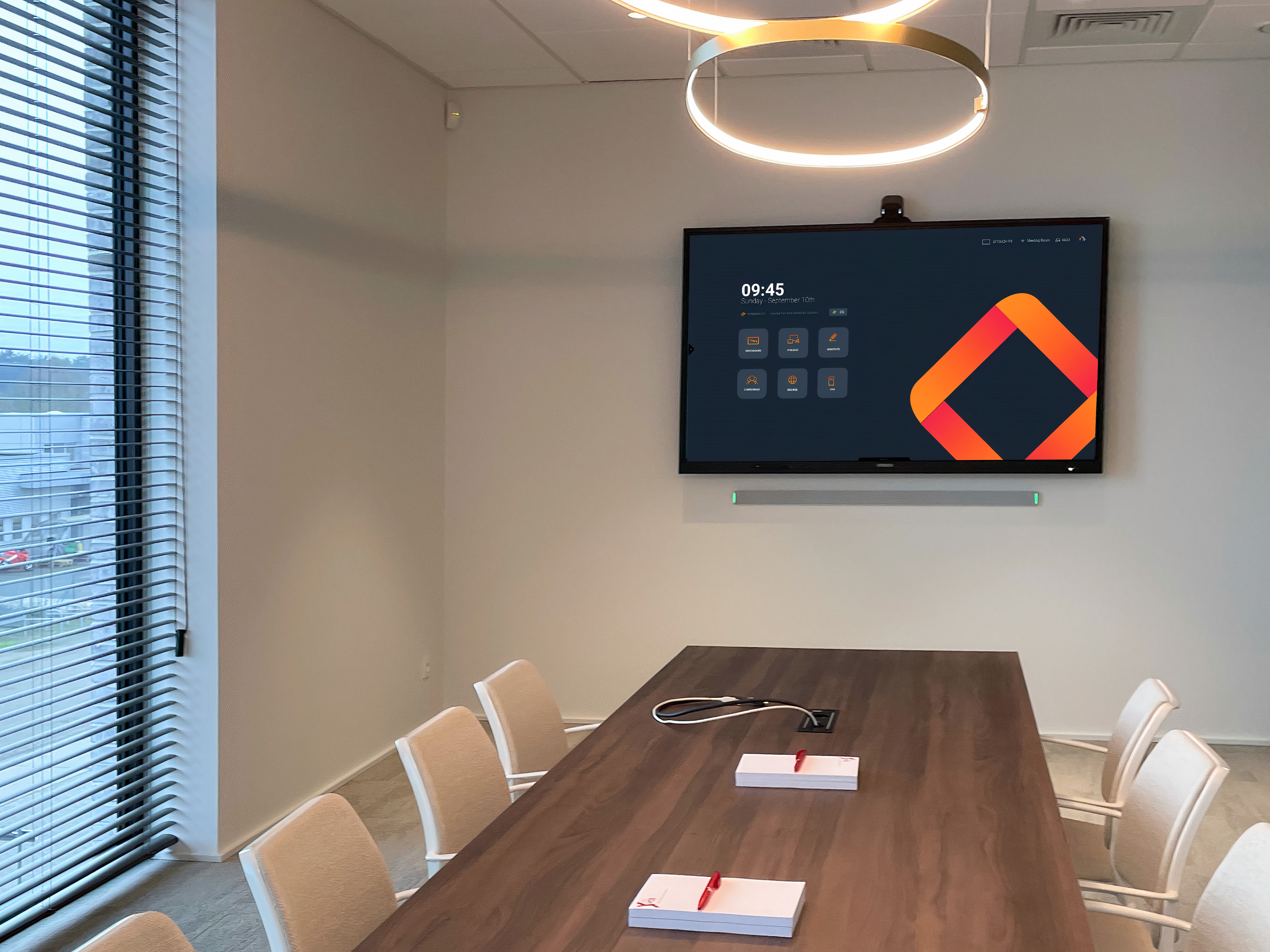 Smartboard business applications by i3-Technologies